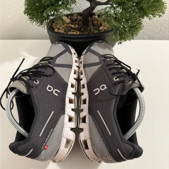 On cloud 5 Men's Black and White Athletic Shoes - Picture 5 of 10